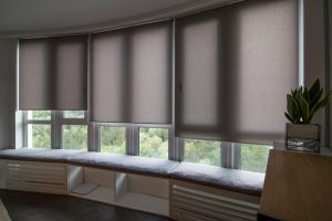 modern living room with roller blinds motorized window blinds, choose the correct roller blinds motor torque